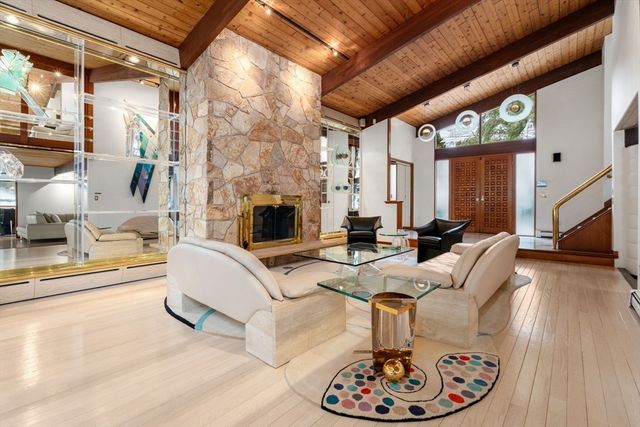 133 Oak Hill St, Newton, MA 02459