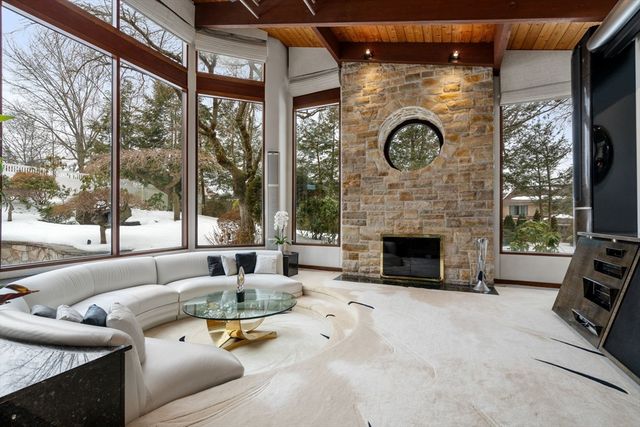 133 Oak Hill St, Newton, MA 02459