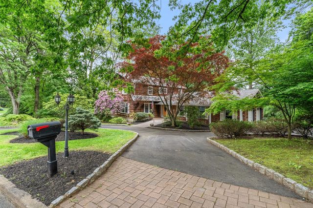 9 Stonehedge Drive, West Nyack, NY 10994