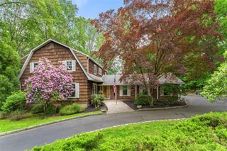 9 Stonehedge Drive, West Nyack, NY 10994