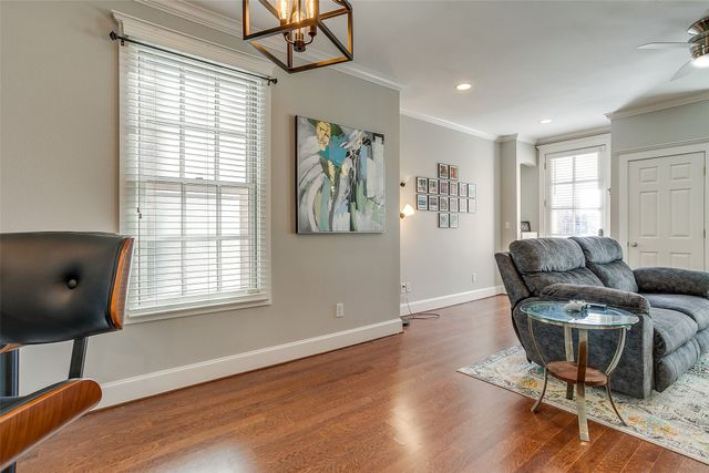 1211 S Adams Street, Fort Worth, TX 76104