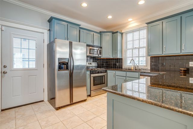 1211 S Adams Street, Fort Worth, TX 76104