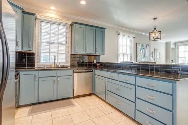 1211 S Adams Street, Fort Worth, TX 76104