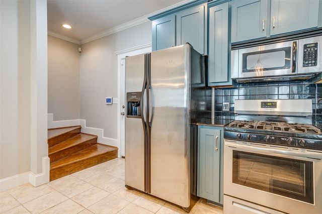 1211 S Adams Street, Fort Worth, TX 76104