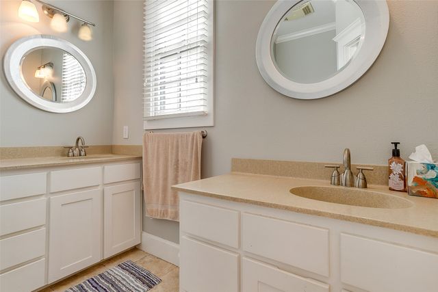 1211 S Adams Street, Fort Worth, TX 76104