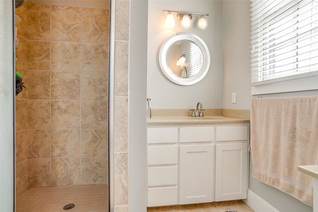 1211 S Adams Street, Fort Worth, TX 76104