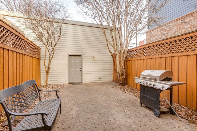 1211 S Adams Street, Fort Worth, TX 76104