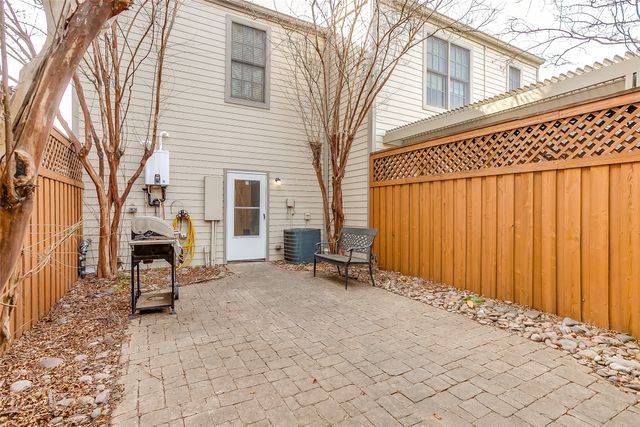 1211 S Adams Street, Fort Worth, TX 76104