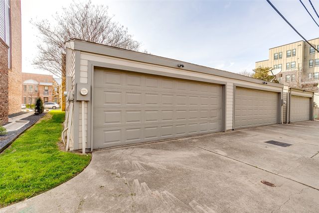 1211 S Adams Street, Fort Worth, TX 76104