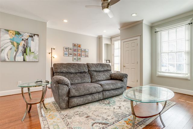 1211 S Adams Street, Fort Worth, TX 76104