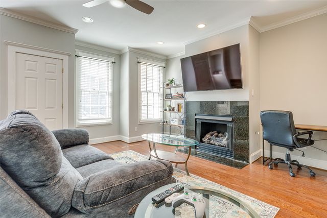 1211 S Adams Street, Fort Worth, TX 76104