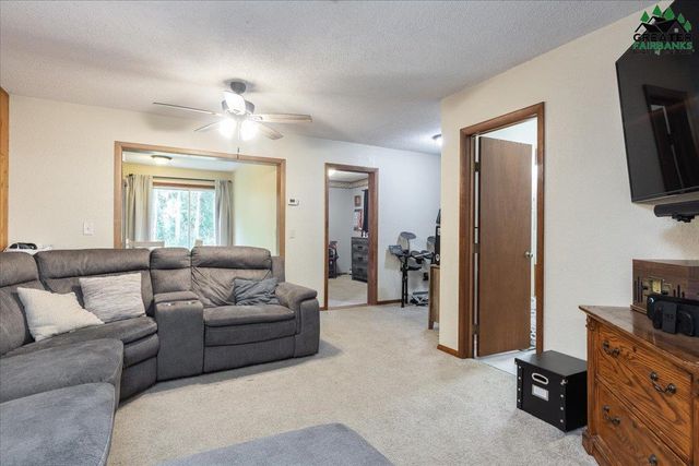 1370 TOOLIK DRIVE, North Pole, AK 99705