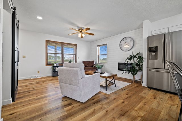 100 9th Avenue, Slater, IA 50244