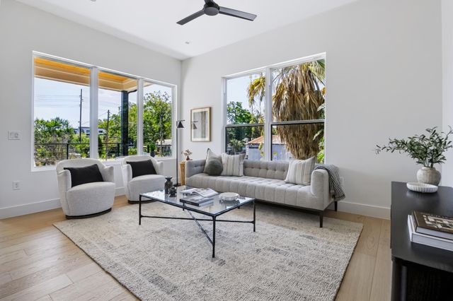 301 N Pleasant Valley RD 1, Austin, TX 78702