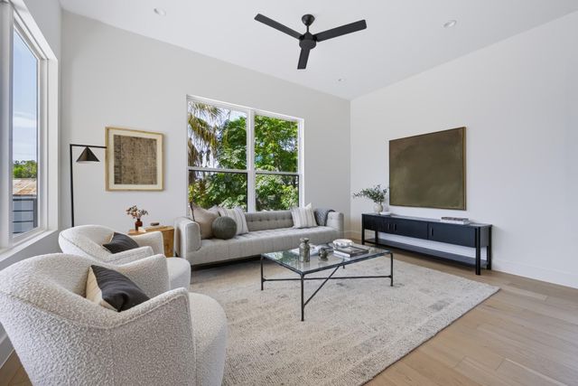 301 N Pleasant Valley RD 1, Austin, TX 78702
