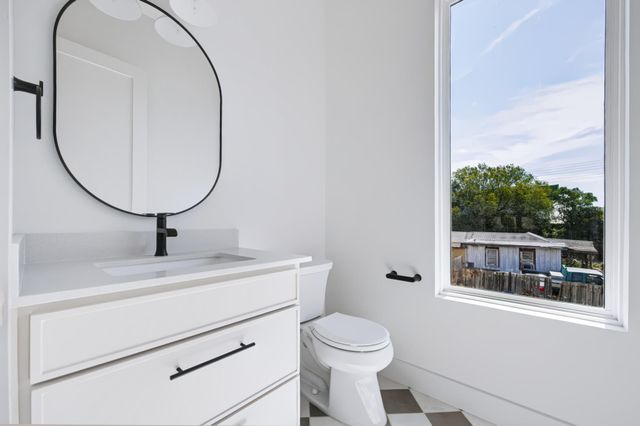 301 N Pleasant Valley RD 1, Austin, TX 78702