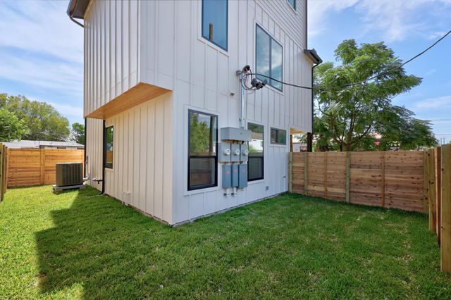 301 N Pleasant Valley RD 1, Austin, TX 78702