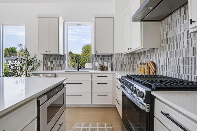 301 N Pleasant Valley RD 1, Austin, TX 78702