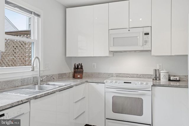 506 DAKOTA DR, Herndon, VA 20170