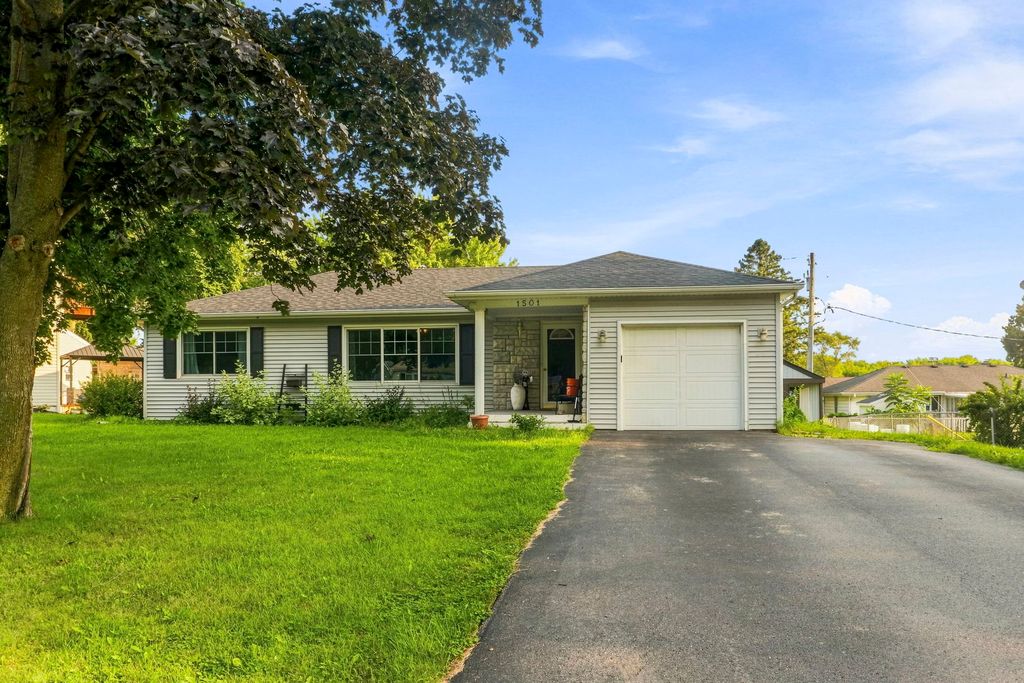 1501 Channel Beach Avenue, Johnsburg, IL 60051