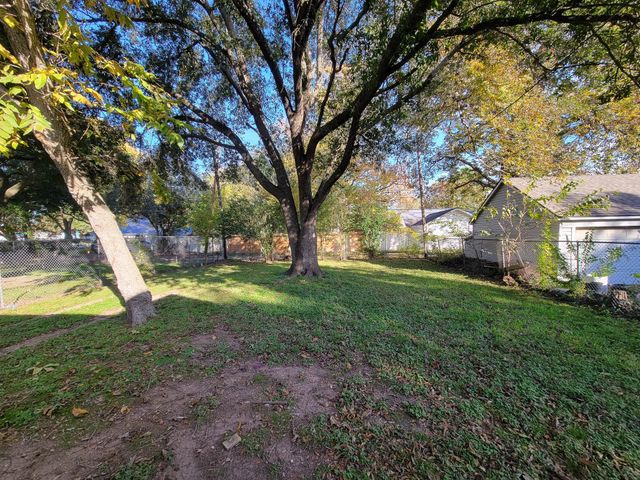 1113 San Jacinto Street, Rosenberg, TX 77471