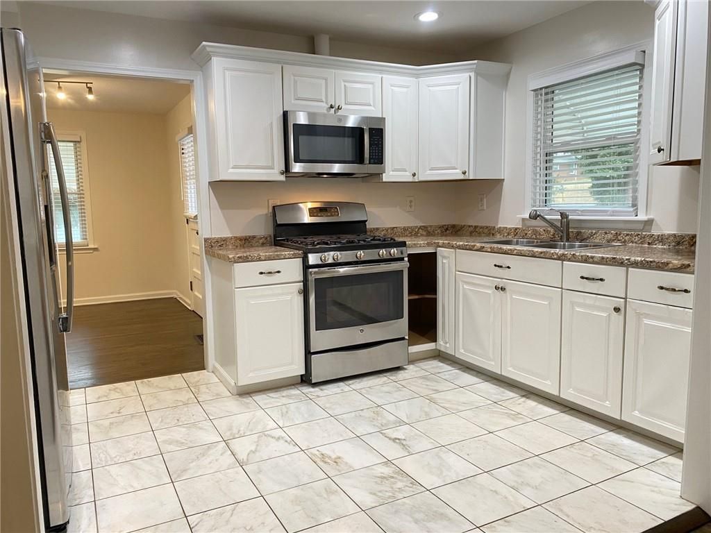 Image 11 of property listing at 330 Community Drive SW, Mableton, GA 30126