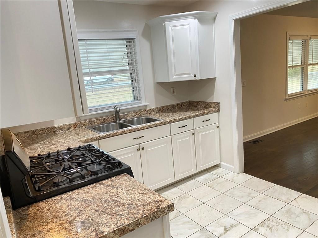 Image 13 of property listing at 330 Community Drive SW, Mableton, GA 30126