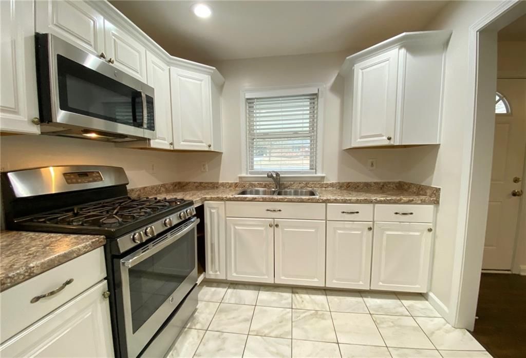 Image 14 of property listing at 330 Community Drive SW, Mableton, GA 30126