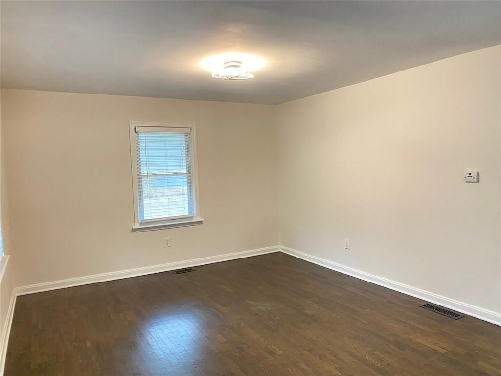 Image 18 of property listing at 330 Community Drive SW, Mableton, GA 30126