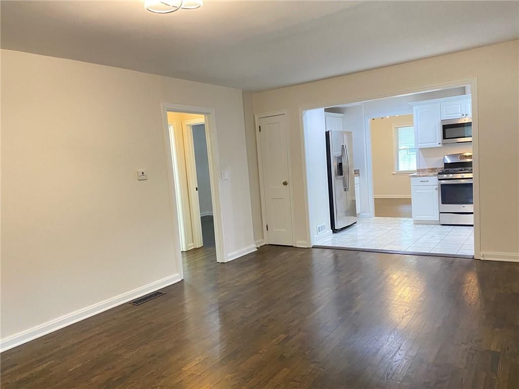 Image 19 of property listing at 330 Community Drive SW, Mableton, GA 30126