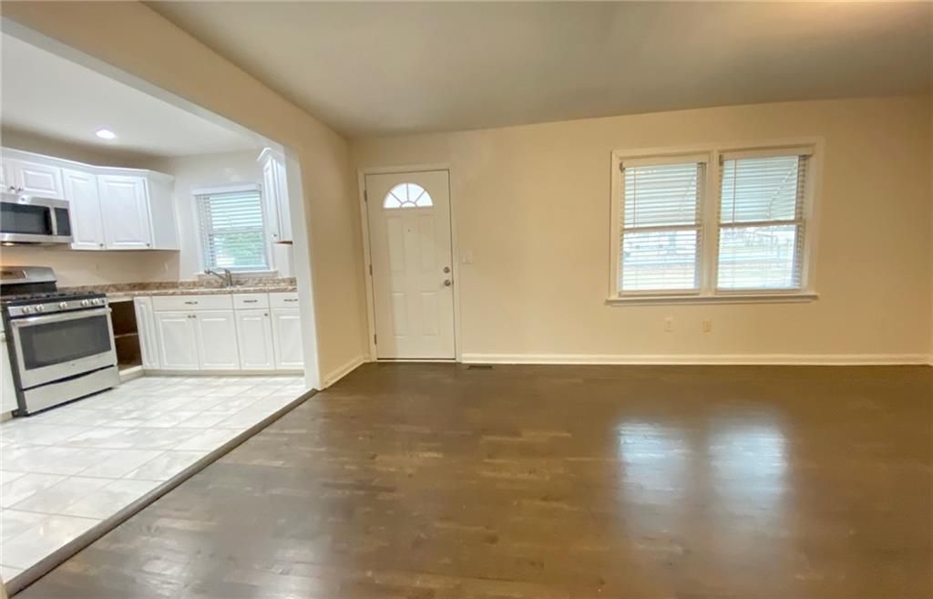 Image 21 of property listing at 330 Community Drive SW, Mableton, GA 30126
