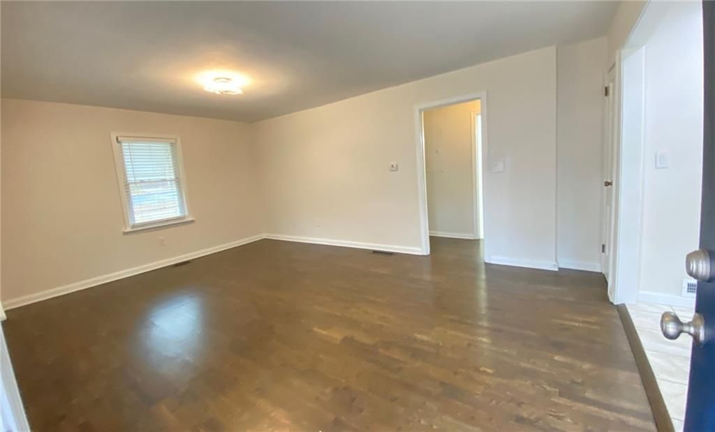 Image 22 of property listing at 330 Community Drive SW, Mableton, GA 30126