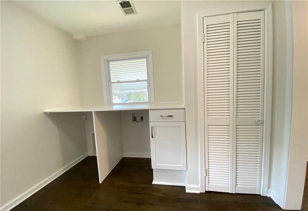 Image 27 of property listing at 330 Community Drive SW, Mableton, GA 30126