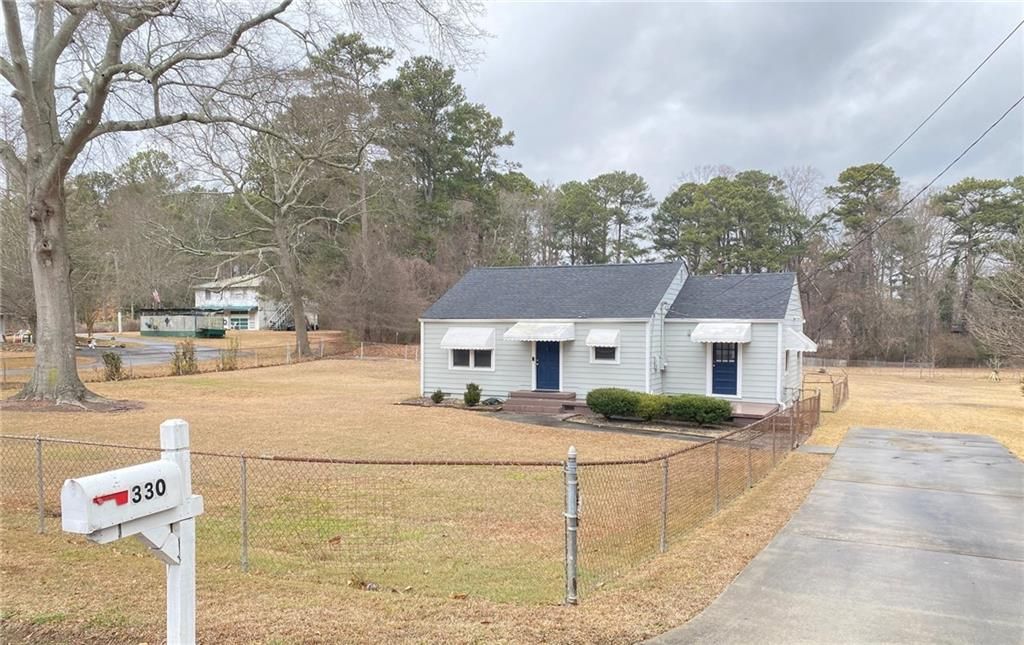 Image 3 of property listing at 330 Community Drive SW, Mableton, GA 30126