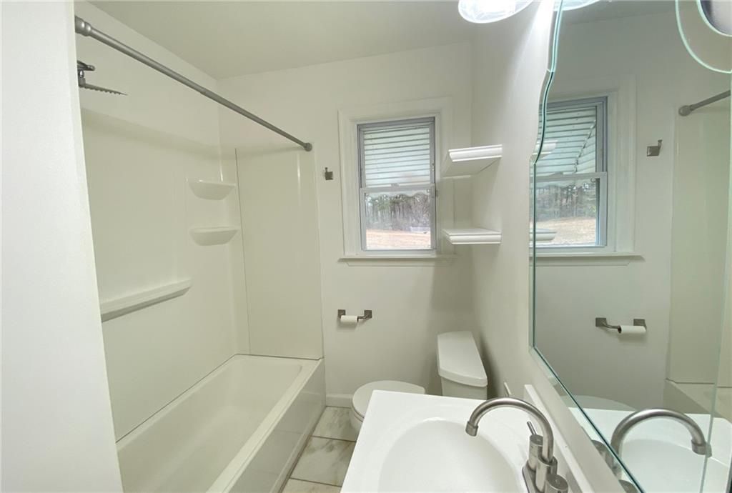 Image 32 of property listing at 330 Community Drive SW, Mableton, GA 30126