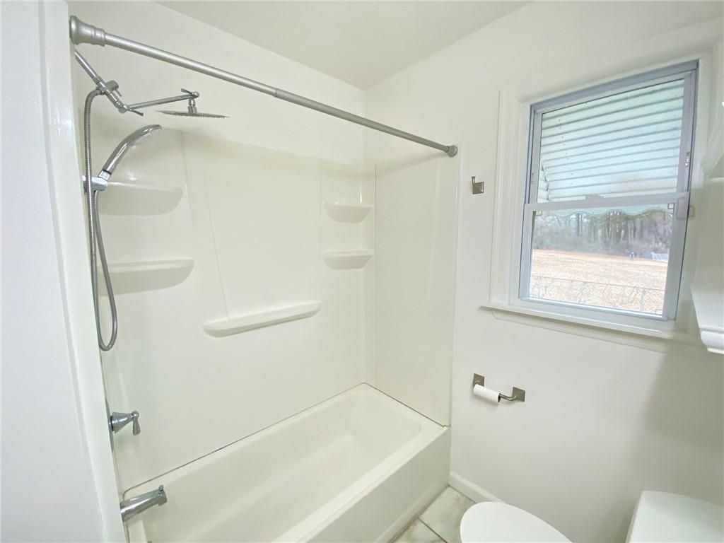Image 33 of property listing at 330 Community Drive SW, Mableton, GA 30126