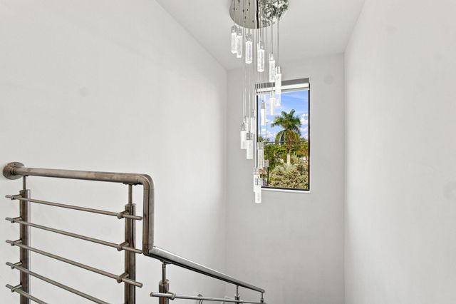 1090 SE 3RD Street 1090, Pompano Beach, FL 33060