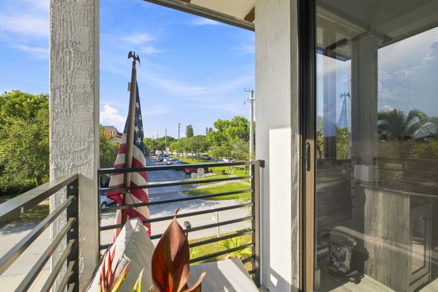 1090 SE 3RD Street 1090, Pompano Beach, FL 33060