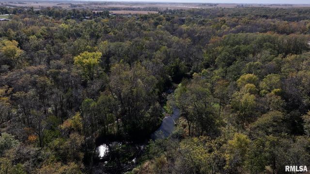 302 SILVER CREEK Road, De Witt, IA 52742