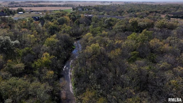 302 SILVER CREEK Road, De Witt, IA 52742