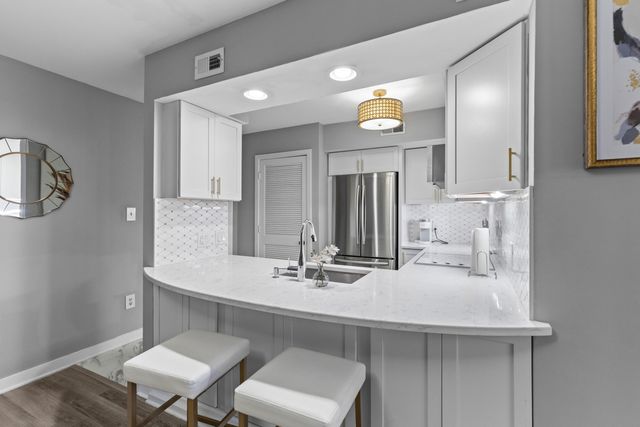 55 Ashley Avenue Apt 6, Charleston, SC 29401