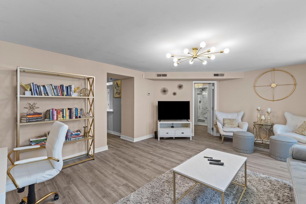 Image 1 of property listing at 55 Ashley Avenue Apt 6, Charleston, SC 29401