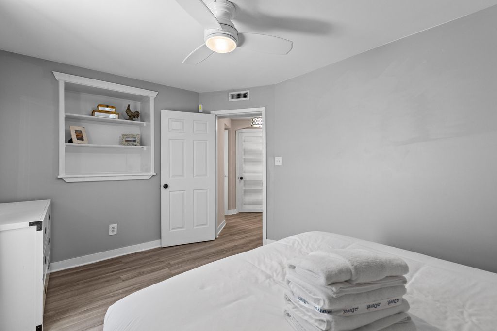 Image 14 of property listing at 55 Ashley Avenue Apt 6, Charleston, SC 29401