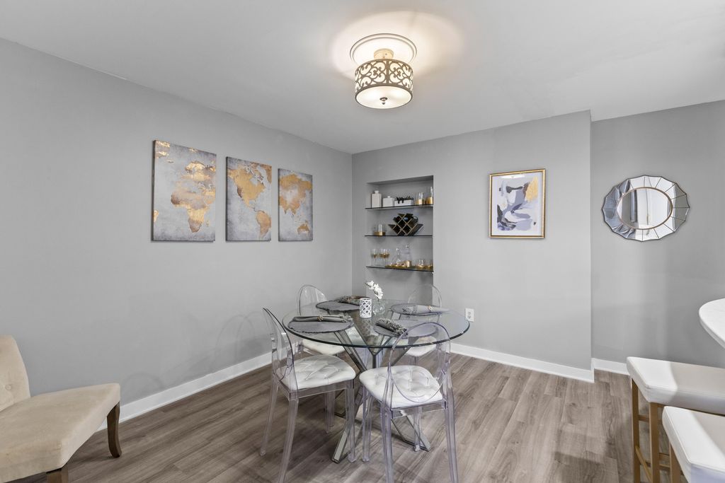 Image 8 of property listing at 55 Ashley Avenue Apt 6, Charleston, SC 29401