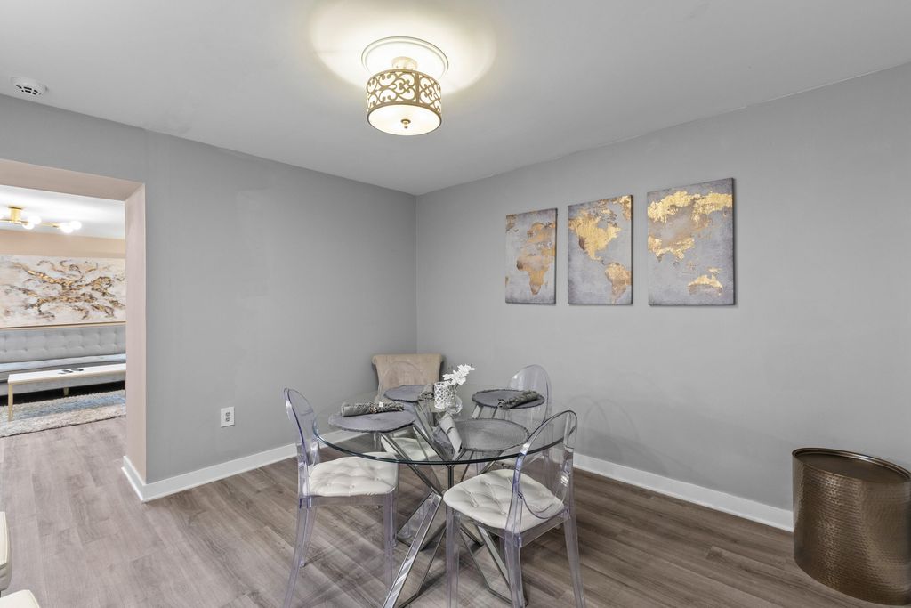 Image 9 of property listing at 55 Ashley Avenue Apt 6, Charleston, SC 29401