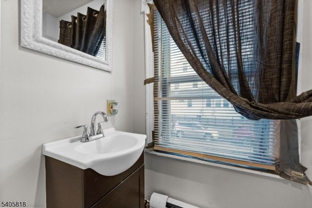 130 Renner Ave, Newark City, NJ 07112