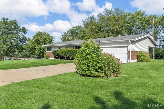 2291 Heritage Drive, St Louis, MO 63136