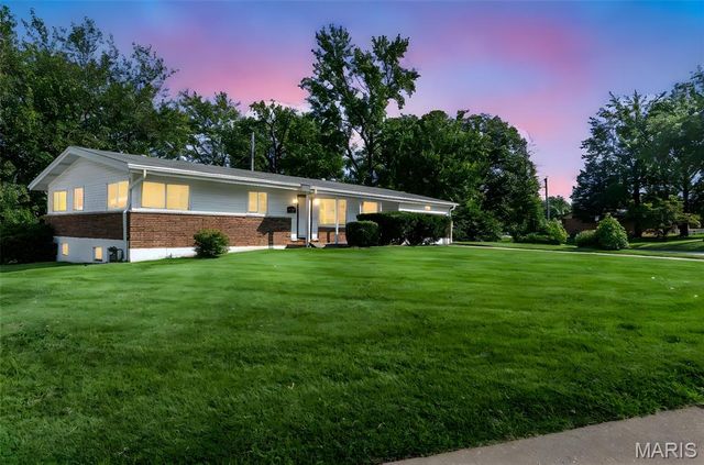 2291 Heritage Drive, St Louis, MO 63136
