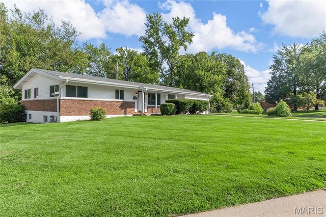 2291 Heritage Drive, St Louis, MO 63136