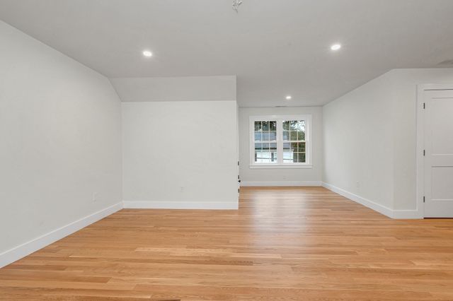110 Friendship St, Billerica, MA 01821